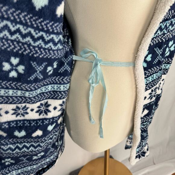 SECRET TRESURES | Blue Fair Isle Print Fleece Holiday Hooded Robe | Junior 4-6 - Picture 7 of 8